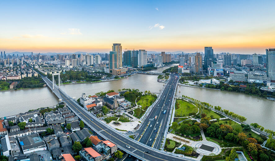 浙江盛情款待，尊敬的各位来宾与朋友们