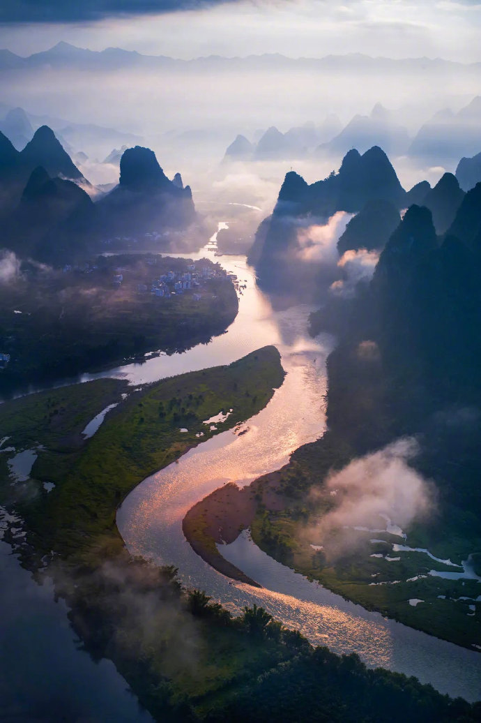 广西，亲爱的听众朋友们，大家好！